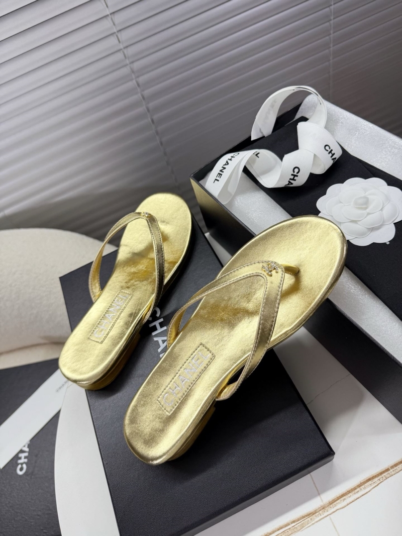 Ch**el slippers